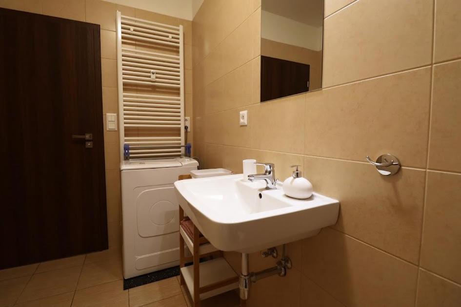 Cosy Studio, 15Min To Old Centre, Self-Check In, Free Wifi, Welcome Drink! 프라하 외부 사진